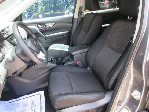 Used 2018 Nissan Rogue SV FWD image 11