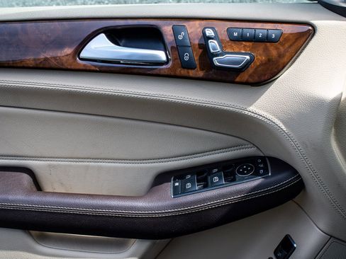 Used 2018 Mercedes-Benz GLE 550e 4MATIC image 22