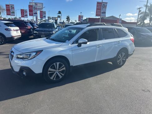 Used 2018 Subaru Outback 3.6R Limited image 3