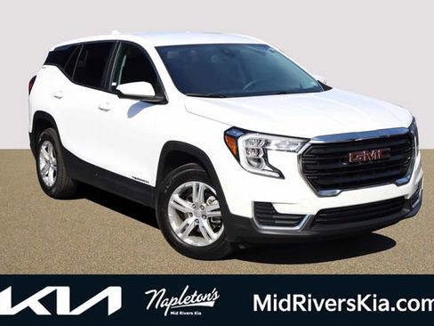 Used 2024 GMC Terrain SLE image 1