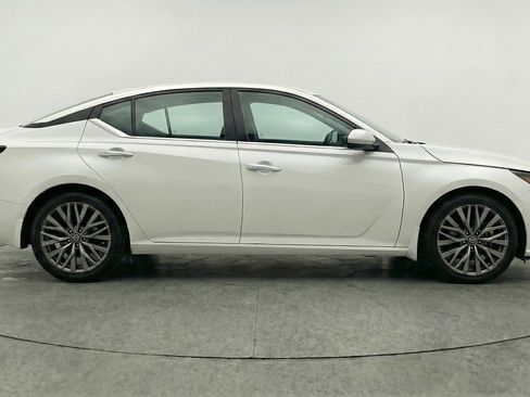 Used 2025 Nissan Altima 2.5 SV image 11