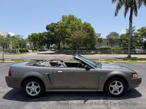 Used 2002 Ford Mustang Convertible RWD image 6