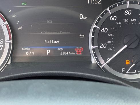 Used 2025 Toyota Highlander LE FWD image 22