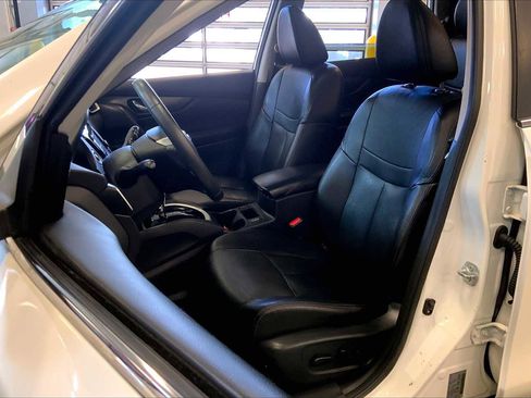 Used 2016 Nissan Rogue SL w/ SL Premium Package image 9