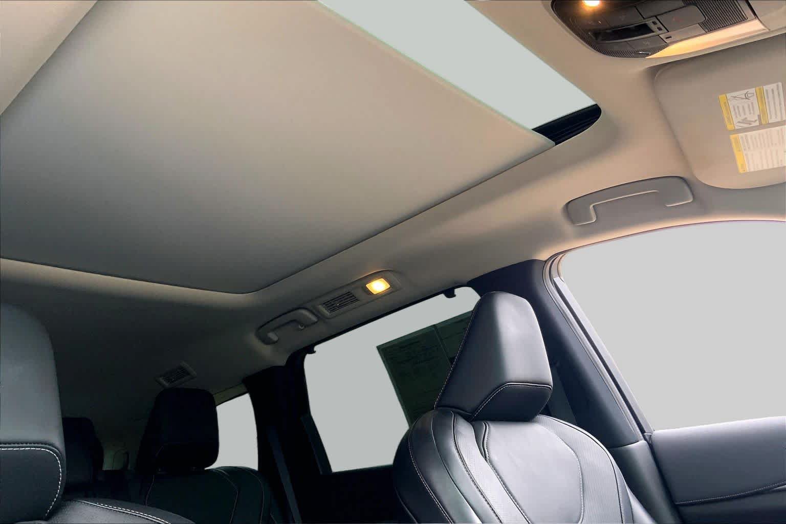 Used 2023 INFINITI QX60 Sensory w/ Vision Package FWD image 13
