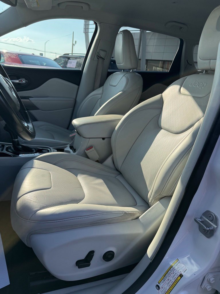 Used 2019 Jeep Cherokee Limited FWD image 10