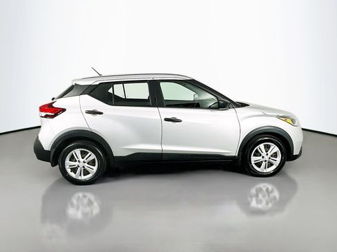 Used 2020 Nissan Kicks S image 9