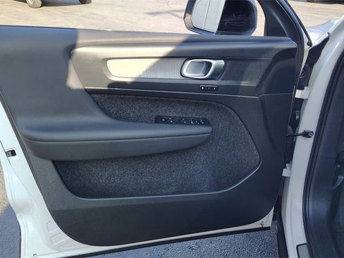 Certified 2025 Volvo XC40 B5 Plus image 8