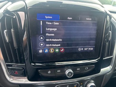 Used 2022 Chevrolet Traverse LT FWD image 8