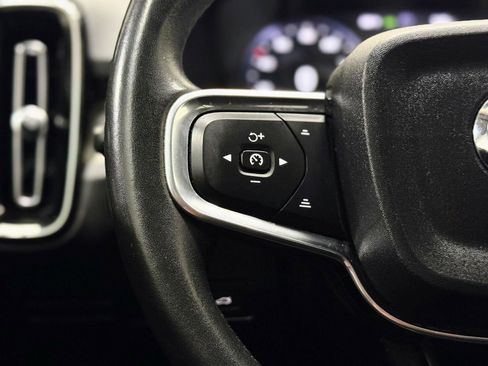 Used 2019 Volvo XC40 T5 Inscription image 18