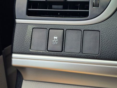 Used 2014 Toyota Camry LE FWD image 38