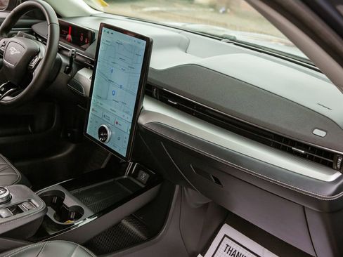 Used 2021 Ford Mustang Mach-E Select image 11