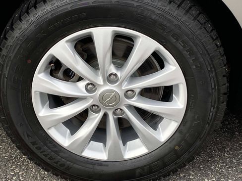 Used 2019 Chrysler Pacifica Touring-L FWD image 24