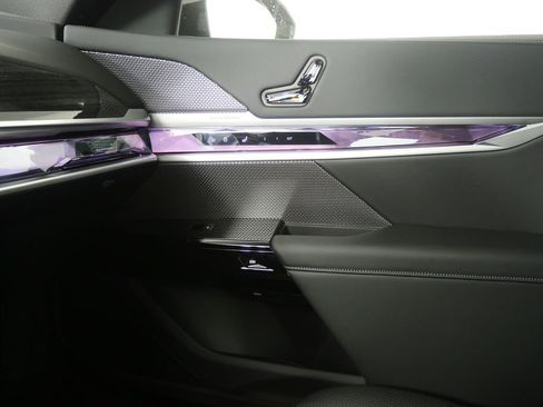 New 2026 BMW 740i w/ Premium Package image 29