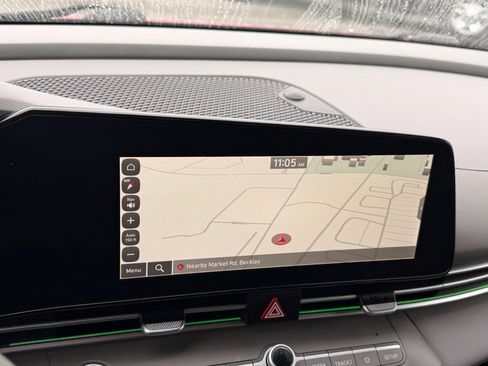 Used 2024 Hyundai Elantra Blue image 17