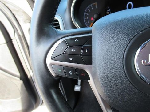 Used 2021 Jeep Grand Cherokee Laredo X image 17