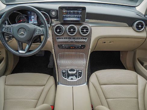 Used 2019 Mercedes-Benz GLC 300 4MATIC image 23