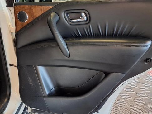 Used 2023 Nissan Armada SL w/ Captain's Chairs Package AWD/4WD image 11
