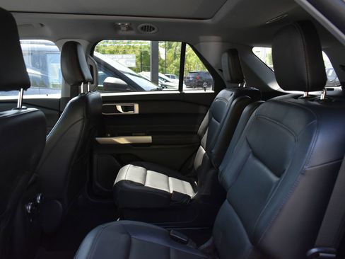 Used 2023 Ford Explorer XLT w/ Equipment Group 202A image 12