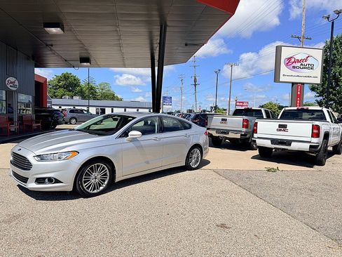 Used 2013 Ford Fusion SE FWD image 1