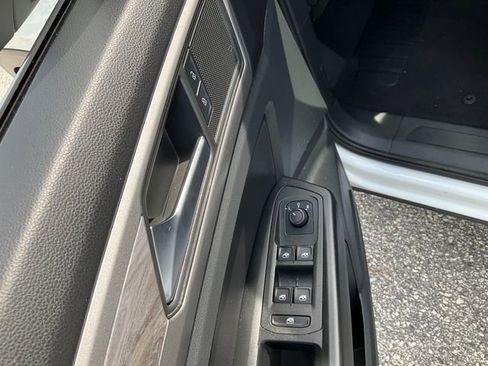 Used 2020 Volkswagen Atlas Cross Sport SE w/ Towing Package image 8