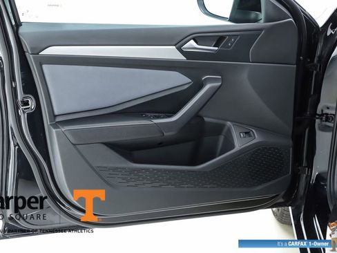 Used 2025 Volkswagen Jetta SE w/ Sunroof Package FWD image 18