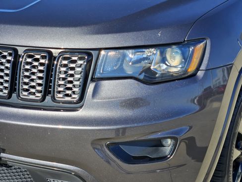 Used 2021 Jeep Grand Cherokee Laredo X image 11