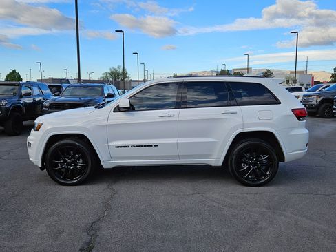 Used 2022 Jeep Grand Cherokee Laredo X AWD/4WD image 10