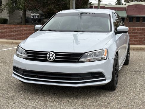 Used 2017 Volkswagen Jetta S image 3