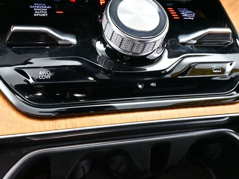 Used 2022 Jeep Grand Wagoneer Series III image 28