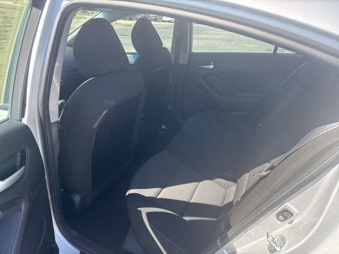 Used 2017 Kia Forte LX image 18