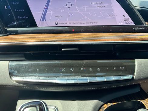 Used 2023 Cadillac Escalade Premium Luxury AWD/4WD image 26
