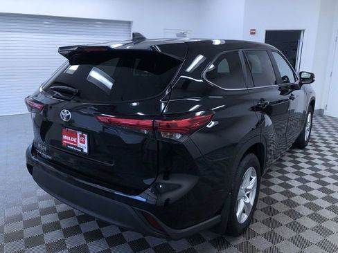 Certified 2023 Toyota Highlander L image 33