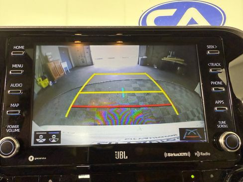 Used 2020 Toyota Highlander Limited image 28