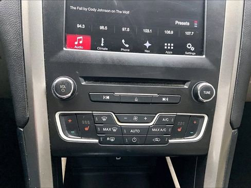 Used 2017 Ford Fusion Energi SE image 32