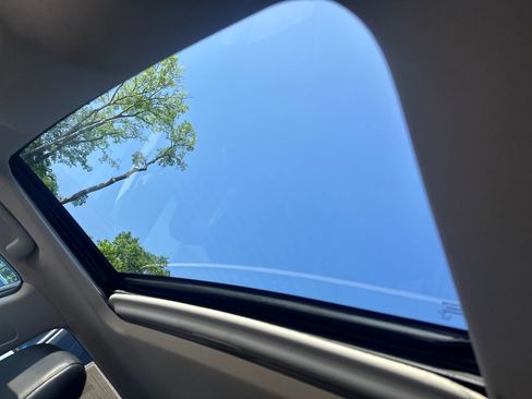 Used 2017 Toyota Avalon XLE Premium image 19