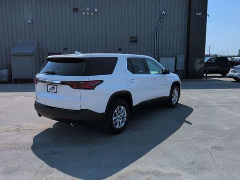 Used 2023 Chevrolet Traverse LS FWD image 8