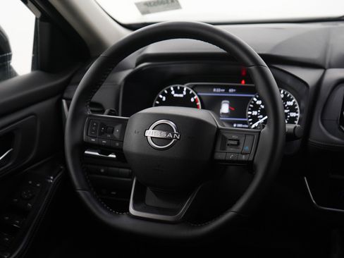 Used 2025 Nissan Rogue SV AWD/4WD image 14