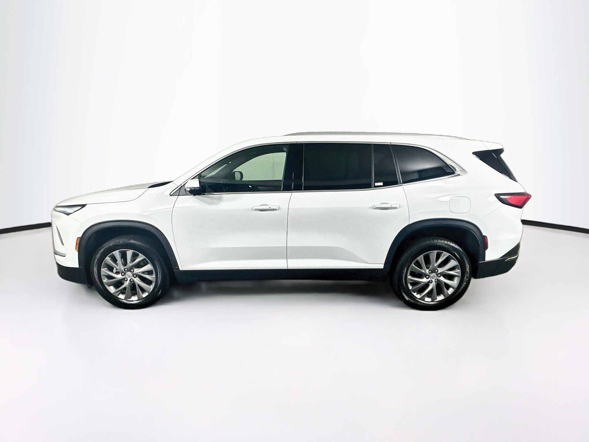 Used 2025 Buick Enclave Preferred FWD image 4