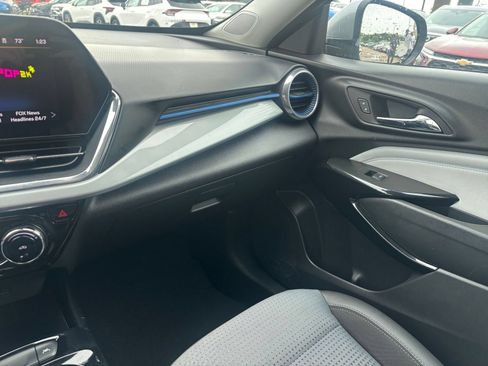 Used 2025 Chevrolet Trax LT FWD image 33
