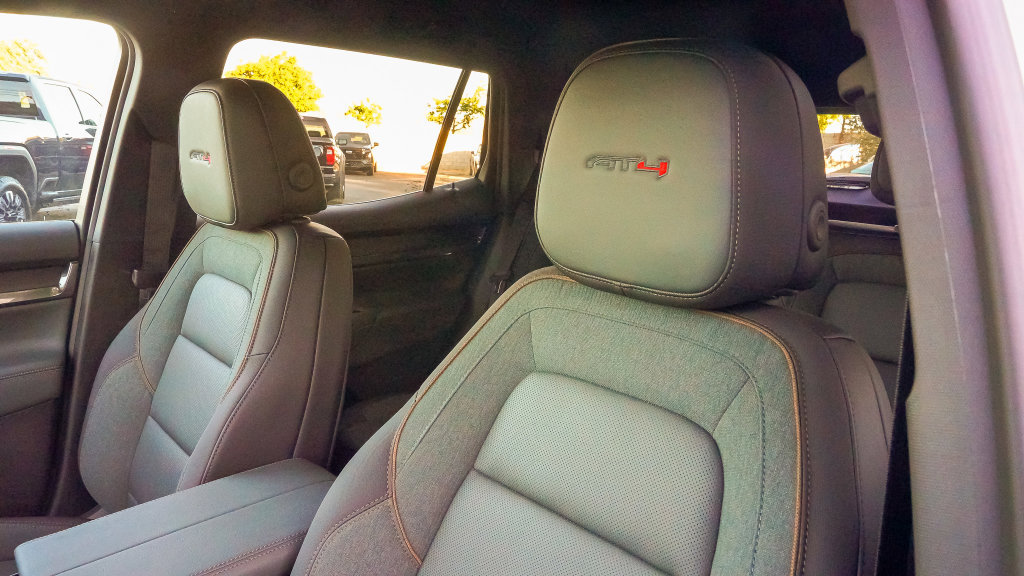 Used 2026 GMC Terrain AT4 AWD/4WD image 16