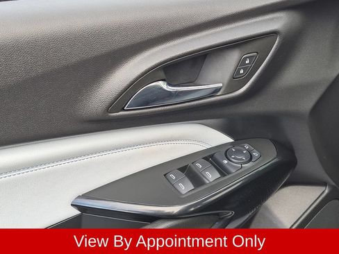 Used 2025 Chevrolet Trax LT w/ LT Convenience Package FWD image 22