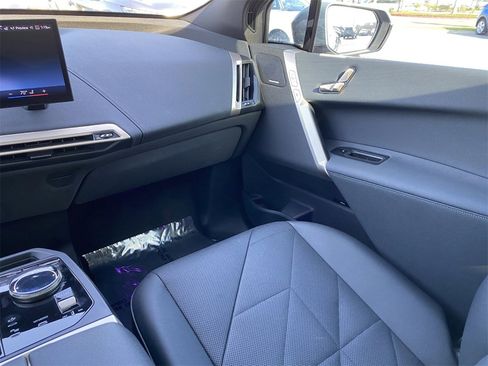 Used 2025 BMW iX xDrive50 image 18