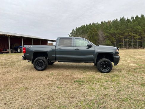 Used 2018 Chevrolet Silverado 1500 LT w/ All Star Edition image 9