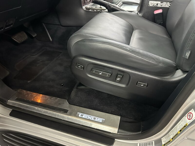 Used 2011 Lexus LX 570 4WD w/ Luxury Pkg image 34