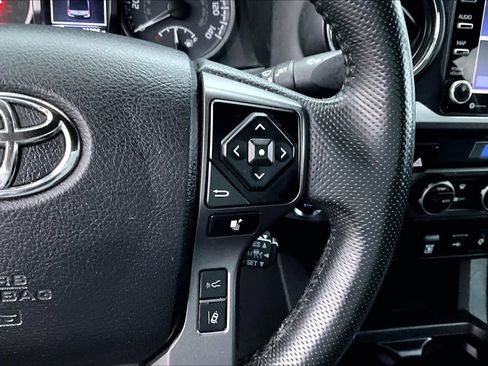 Certified 2022 Toyota Tacoma TRD Off-Road image 24