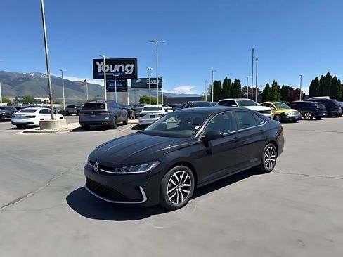 Used 2025 Volkswagen Jetta SE w/ Sunroof Package FWD image 7