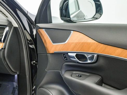 Certified 2025 Volvo XC90 B6 Ultra AWD/4WD image 17