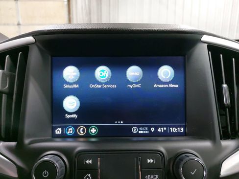 Used 2024 GMC Terrain SLT image 23