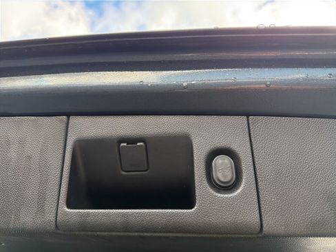 Used 2020 Chevrolet Suburban Premier image 23